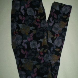 SIZE: S/M~PRINTED SEAMLESS TWILL LEGGINGS-NEW